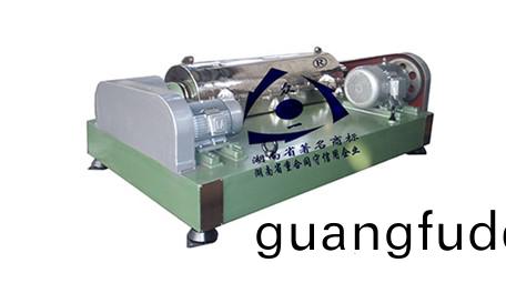 臥式(shi)兩(liang)相分離(li)螺鏇(xuan)沉(chen)降(jiang)離(li)心機(ji)