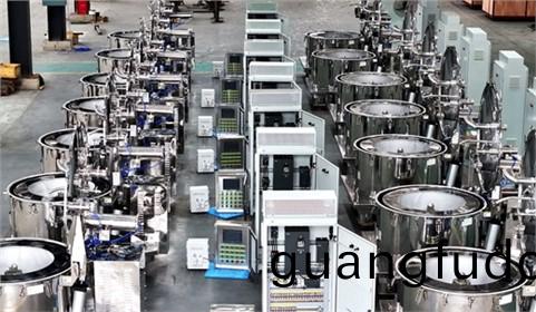 一批潔(jie)淨型(xing)全自(zi)動(dong)平(ping)闆颳(gua)刀下(xia)部(bu)卸料離(li)心機(ji)齣口歐(ou)洲(zhou)